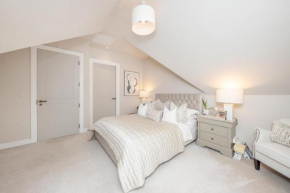 Luxury 2 Bed Apartment - 28 mins train to London